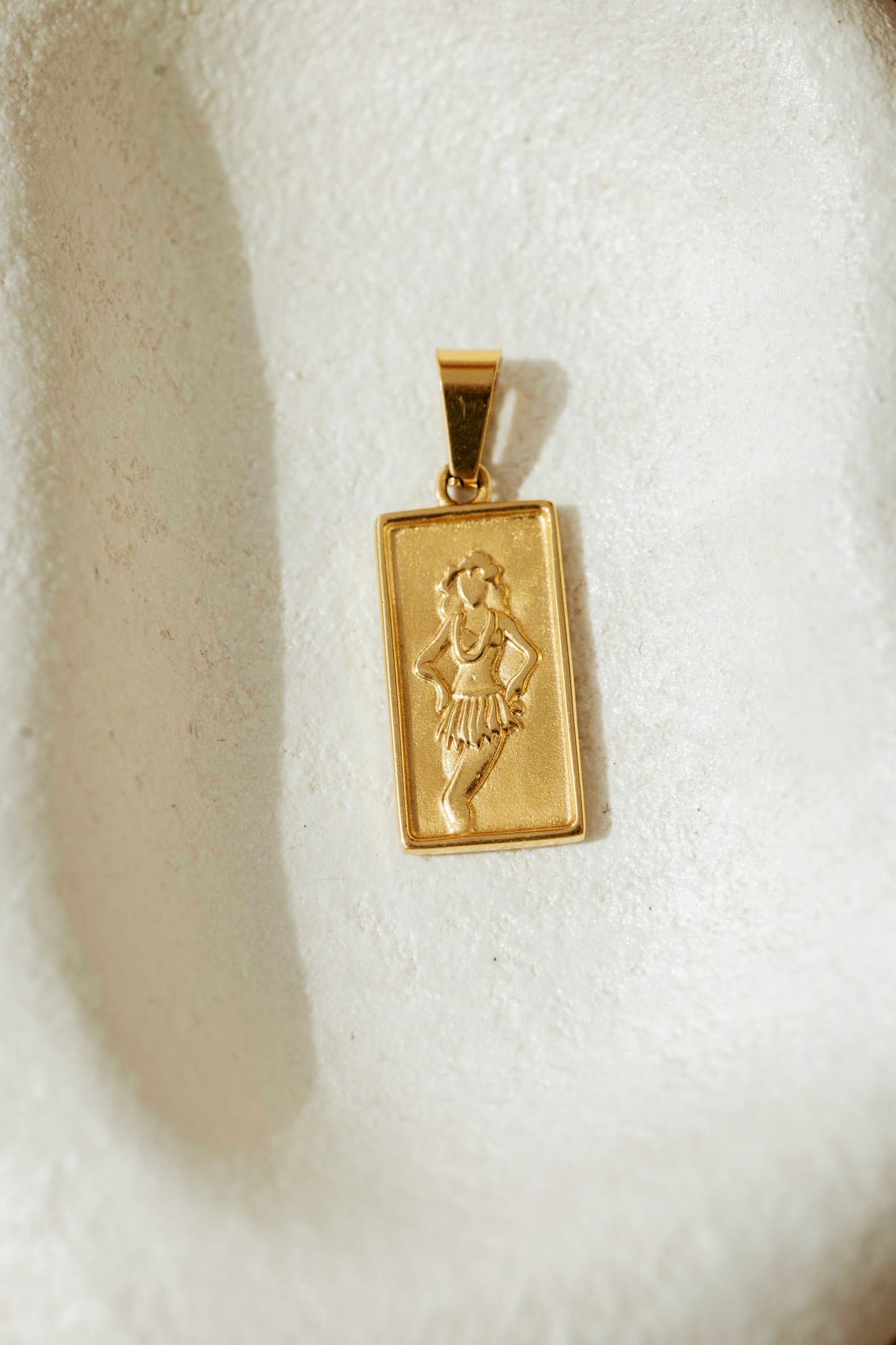 Saltare Pendant (Gold)